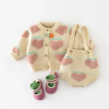 20232 Осенний комплект одежды Sweet Baby Для девочек, свитер Love Fruit и комбинезон из 2 предметов для малышей